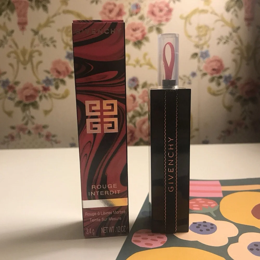 Givenchy rouge interdict